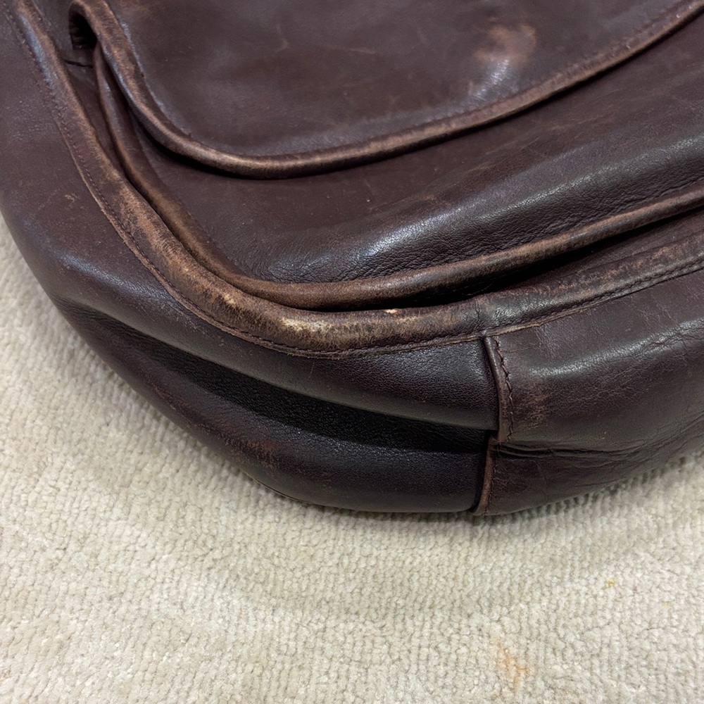 Green Fields: Classic Brown Leather Crossbody Bag - image 2